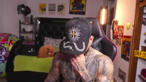 logan_hugh8 online show from May 31, 4:00 am