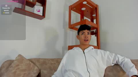 logantwink18 online show from October 28, 12:50 pm