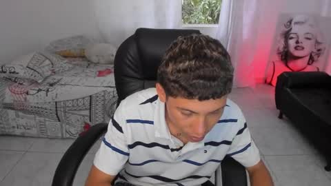Snapshot of loius_booy chatting on October 8, 4:24 pm Loius Boy online show from October 8, 4:24 pm