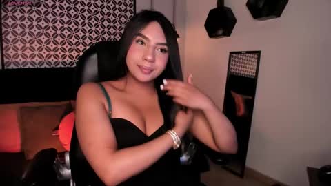 Lola online show from February 3, 1:04 pm