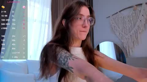 Snapshot of lola_missy chatting on October 13, 7:10 am Lola online show from October 13, 7:10 am