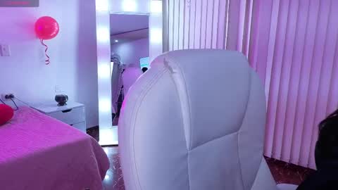 Lola  online show from June 2, 1:57 pm