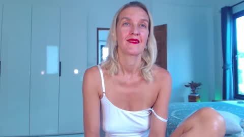 Lola online show from February 3, 6:00 am