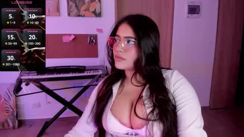 Snapshot of lolaasmith_21 chatting on September 25, 9:11 pm lolaasmith_21 online show from September 25, 9:11 pm