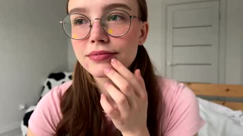 lolaatate online show from April 3, 3:57 am