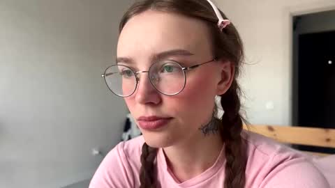 lolaatate online show from March 23, 5:01 am