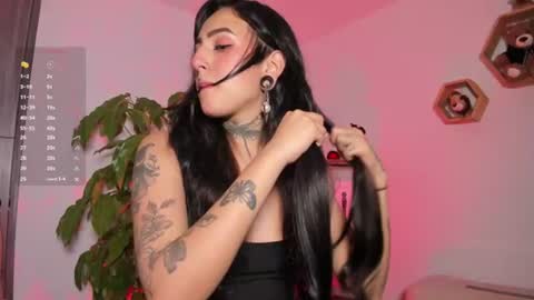 Lola online show from July 20, 11:39 pm