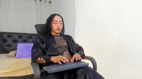 Snapshot of lolareyes1 chatting on September 30, 9:53 am lolareyes1 online show from September 30, 9:53 am