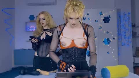 LOLA SPAIS online show from December 14, 7:58 am