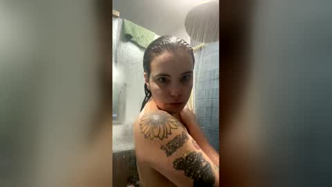 lolathesiren online show from May 23, 10:50 pm