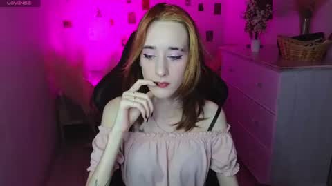lolawhitmore online show from June 14, 12:51 pm