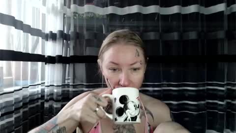 Lisa online show from November 18, 8:06 am