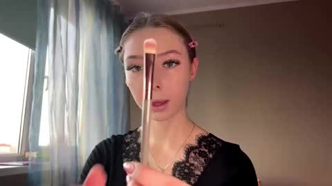 Lili online show from March 7, 3:01 pm