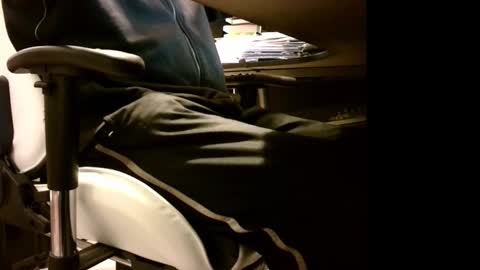 Snapshot of lonelypumabreizh chatting on October 12, 5:22 am Pumabreizh online show from October 12, 5:22 am