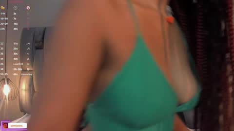 Snapshot of lorena_vieira_ chatting on February 24, 11:52 pm Lorena Vieira  online show from February 24, 11:52 pm