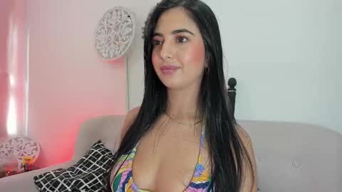 L O R E N online show from February 9, 5:01 pm