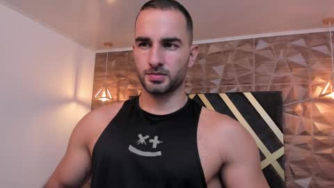 Snapshot of lorenzo_walker_ chatting on February 24, 5:53 pm L O R E N Z O Thumbs Up help online show from February 24, 5:53 pm