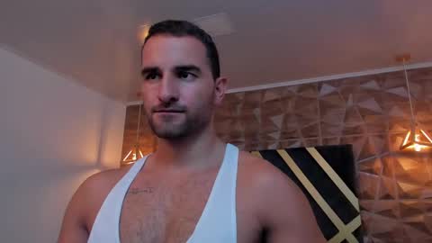 Snapshot of lorenzo_walker_ chatting on February 18, 5:31 pm L O R E N Z O Thumbs Up help online show from February 18, 5:31 pm