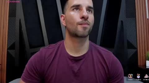 Snapshot of lorenzo_walker_ chatting on September 22, 6:01 pm L O R E N Z O Thumbs Up help online show from September 22, 6:01 pm