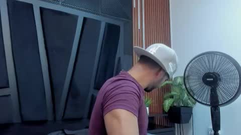 Snapshot of lorenzo_walker_ chatting on October 13, 5:37 pm L O R E N Z O Thumbs Up help online show from October 13, 5:37 pm