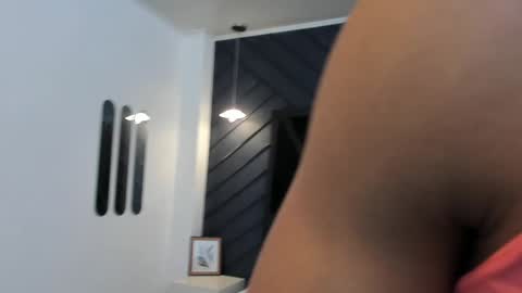 Snapshot of lorenzo_walker_ chatting on February 7, 5:40 pm L O R E N Z O Thumbs Up help online show from February 7, 5:40 pm