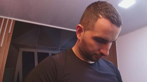  L O R E N Z O  Thumbs Up help  online show from April 4, 5:20 pm