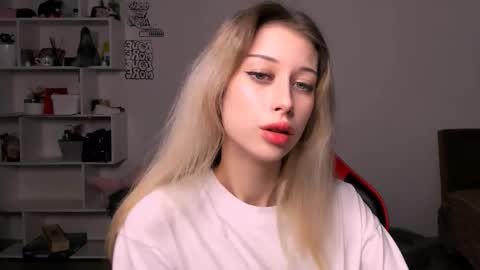 Lori online show from November 16, 2:19 pm