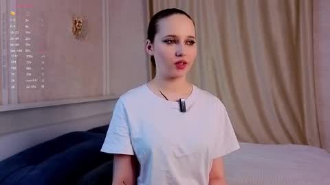 Mia online show from November 13, 2:53 pm