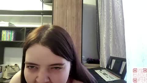Esma online show from May 17, 10:46 am
