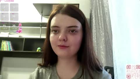 Esma online show from May 28, 2:04 pm
