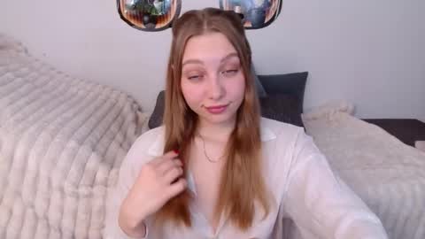 love bella  online show from April 9, 4:49 am