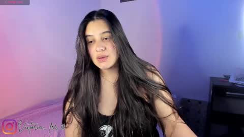 Victoria Fernandez online show from July 8, 5:22 am