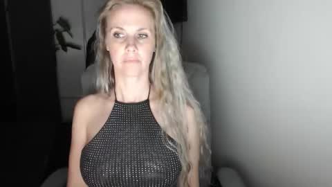 LoVe On  online show from November 26, 12:41 am