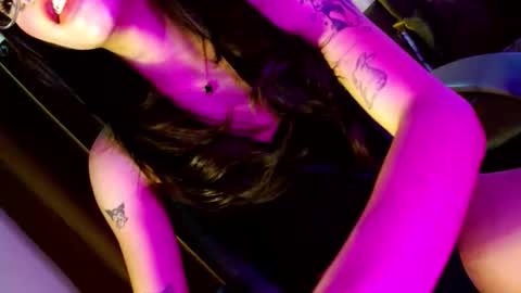 Seren online show from April 2, 5:37 am