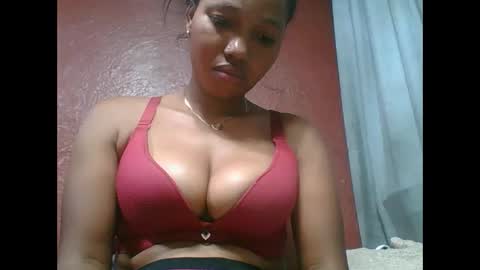 loveinlife750427 online show from November 18, 8:39 am