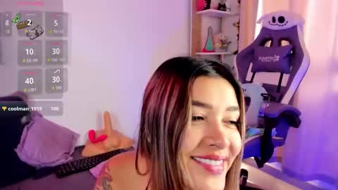 Snapshot of lovejuana_ chatting on October 1, 1:21 pm    online show from October 1, 1:21 pm
