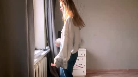 Ella online show from December 15, 6:09 am