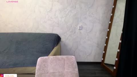 Molly online show from January 17, 6:39 pm