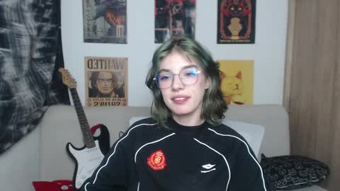 Snapshot of lovely_cass chatting on February 8, 1:32 am Cassie online show from February 8, 1:32 am