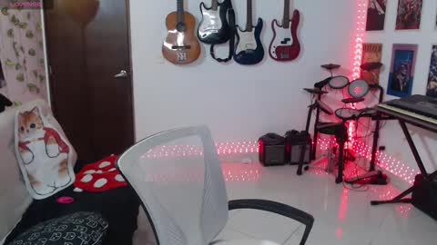 Snapshot of lovely_cass chatting on September 28, 10:30 pm Cassie online show from September 28, 10:30 pm