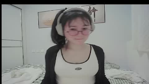 DANA KIM online show from April 22, 2:46 pm