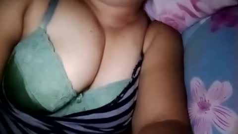 Snapshot of lovely_orchid chatting on January 5, 9:26 am lovely_orchid online show from January 5, 9:26 am