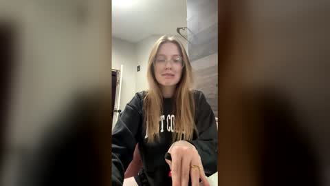 lovelylove127 online show from March 14, 9:08 pm