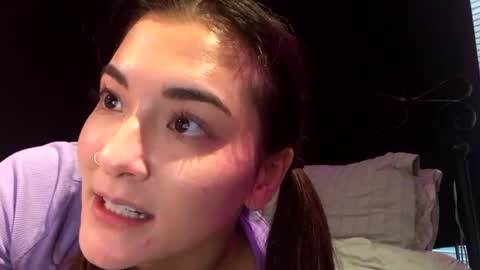 Queen Aria  online show from January 1, 11:40 pm