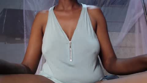 miss fancy louis online show from December 3, 11:40 am