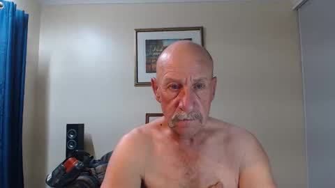 Snapshot of lovesblackazz chatting on October 28, 10:38 am Lovesblackazz online show from October 28, 10:38 am