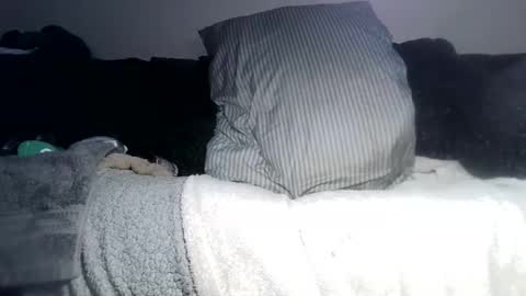 lovetobeused online show from May 4, 3:02 am