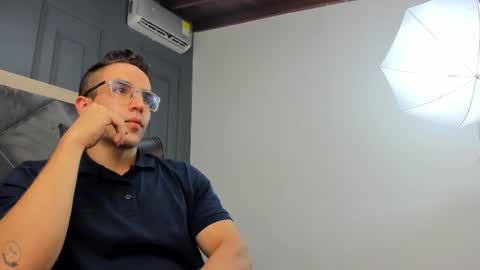 luca_morettii online show from January 12, 11:56 pm