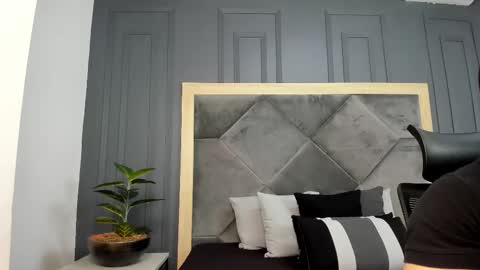 luca_morettii online show from November 12, 12:18 pm