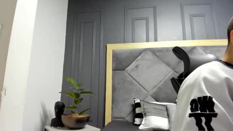 luca_morettii online show from December 20, 12:56 pm